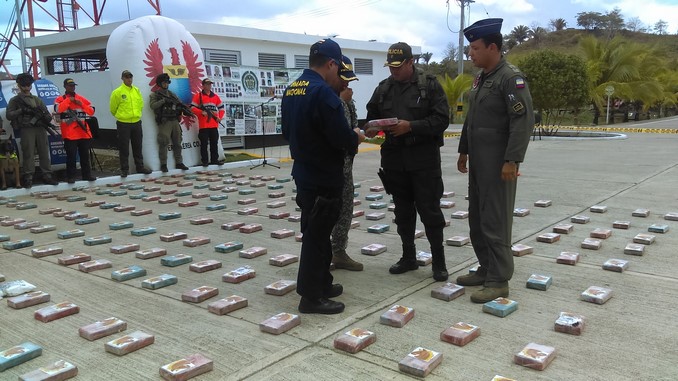 FOTOS Y VIDEO: En Necoclí incautaron 300 kilos de clorhidrato de cocaína del 'Clan del Golfo' 9 Clorhidrato de Cocaína incautada en Necoclí.