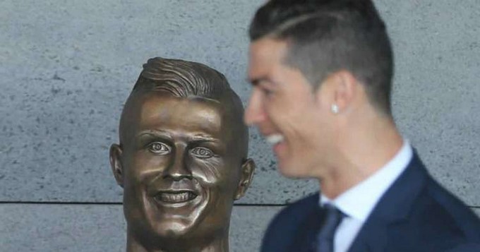 El escultor del busto de Cristiano Ronaldo se justifica