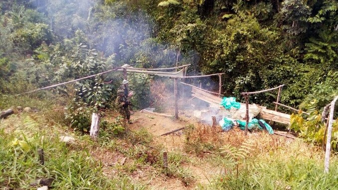 FOTOS: En San Luis el Ejército encontró y quemó 761 kilos de marihuana del 'Clan del Golfo' 4 Depósitos de marihuana destruidos en San Luis.