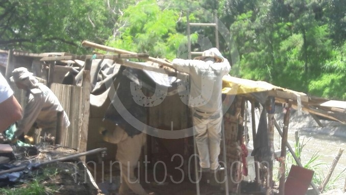 Desalojo de familias en La Iguaná.