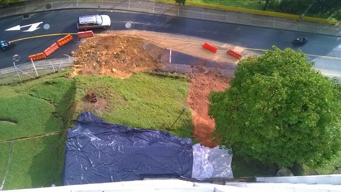 Deslizamiento de tierra afectó a una unidad residencial en Rodeo Alto