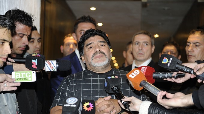 Diego Maradona ingresó a un hospital de Cali para unos chequeos médicos
