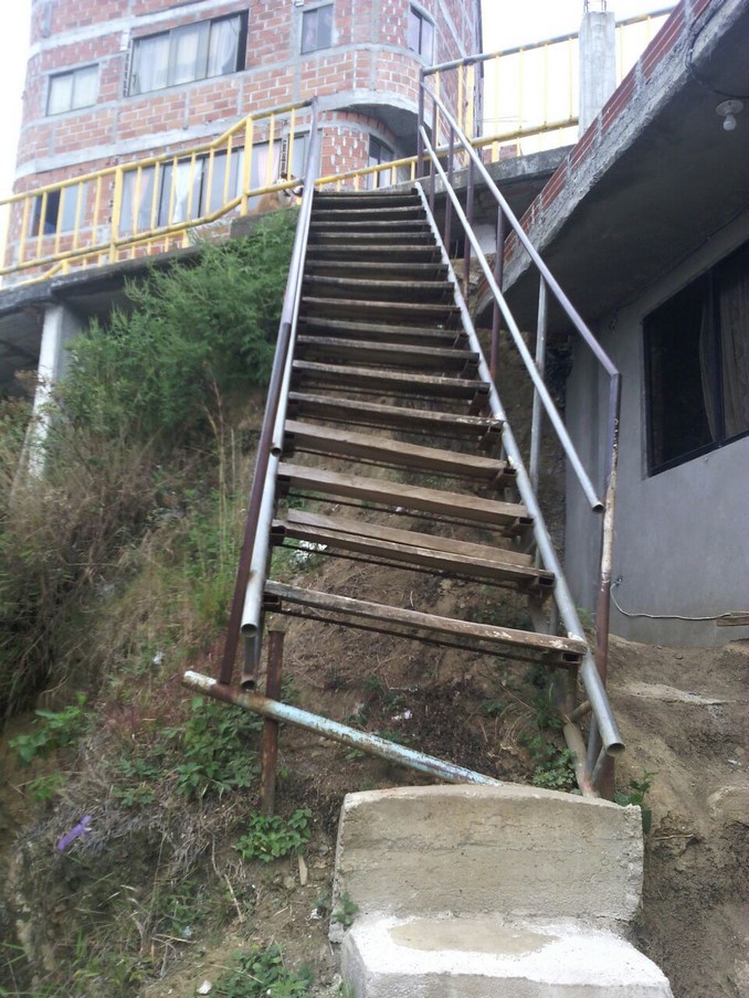 Comunidad pide una intervención urgente a escalas ubicadas en La Pradera, de la Comuna 13