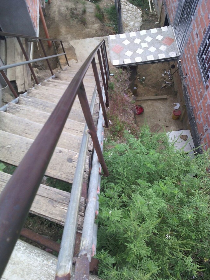 Comunidad pide una intervención urgente a escalas ubicadas en La Pradera, de la Comuna 13