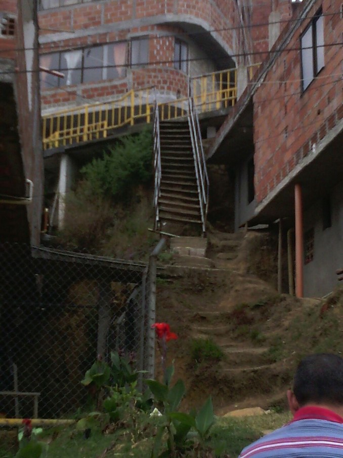 Comunidad pide una intervención urgente a escalas ubicadas en La Pradera, de la Comuna 13