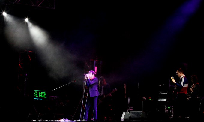La agrupación estadounidense Cage the Elephant se presenta en el escenario Tigo Music durante el primer día del Festival Musical Estereo Picnic 2017 en Bogotá (Colombia). EFE