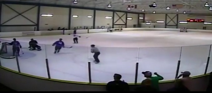 Juego de hockey/ Tomada de Youtube