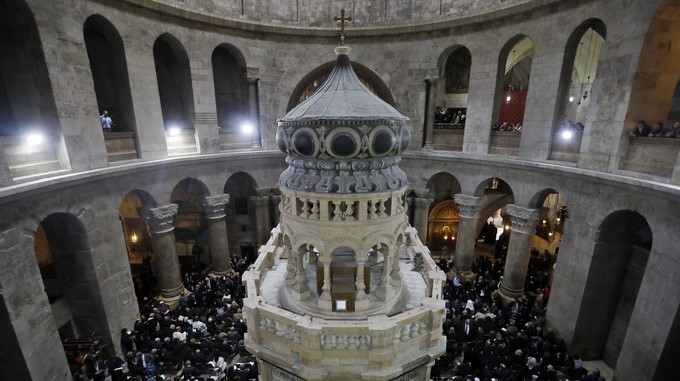Las iglesias cristianas presentan la Tumba de Jesús restaurada