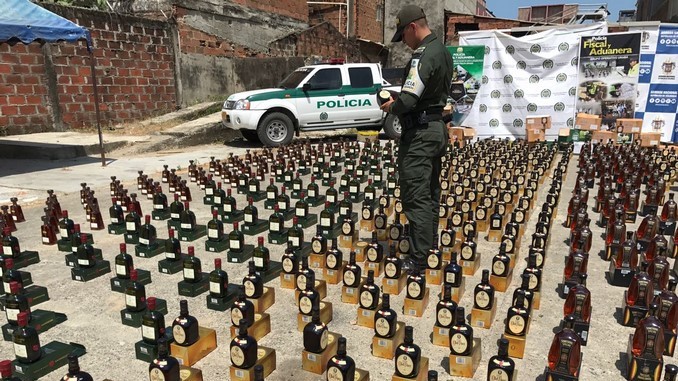 EN FOTOS: En Turbo incautaron más de 3.200 botellas de licor de contrabando 3 Licor incautado en Urabá.