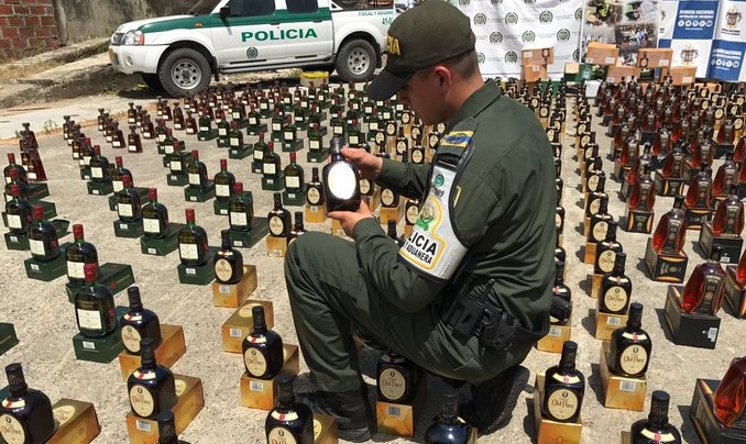 EN FOTOS: En Turbo incautaron más de 3.200 botellas de licor de contrabando 5 Licor incautado en Urabá.