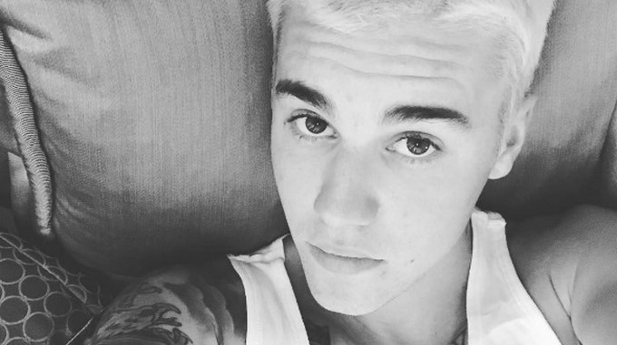 Con senos, aretas y uñas largas… Así es la nueva foto de Justin Bieber