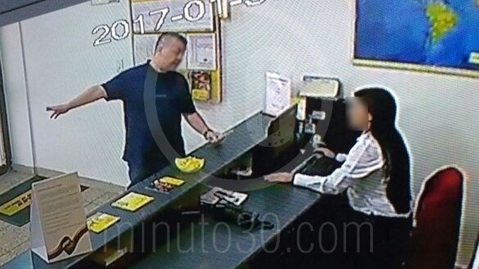 Ladrón de consultorios.