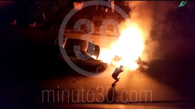 Motocarga quemada en Belén Rincón.