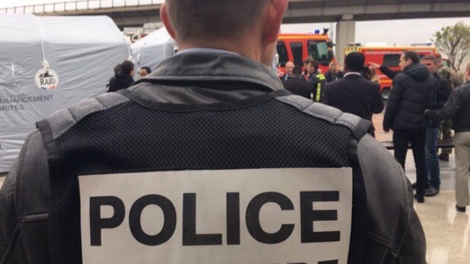 Más de un centenar de vuelos cancelados tras ataque terrorista en el