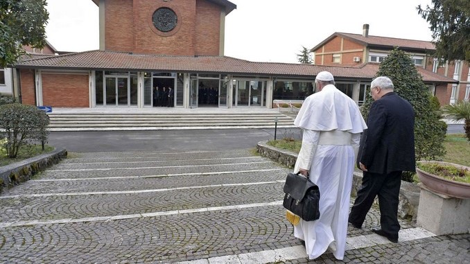 El Papa concluyó su retiro espiritual con una donación a los pobres de Alepo