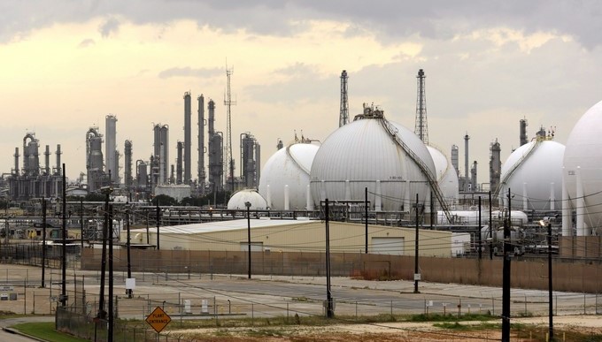 Vista de la refinería de Shell en Baytown, cerca a la bahía de San Jacinto en el puerto de Houston, Texas (EEUU). EFE/Archivo