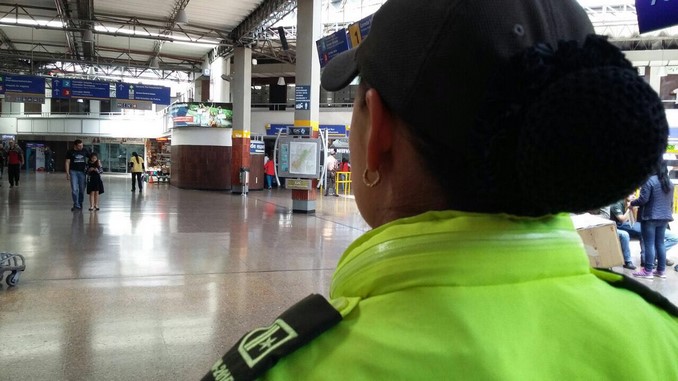 En la Terminal de Transportes realizaron importante incautación de productos ilícitos 1 Policía reforzó los controles en las terminales de Bogotá durante este puente festivo
