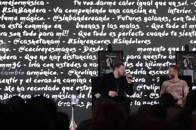 Los cantantes integrantes del grupo Sin Bandera Noel Schajris (d) y Leonel García (i) hablan hoy, miércoles 01 de marzo de 2017, durante una rueda de prensa, en la que presentaron su nuevo disco "Primera fila acústico" en Ciudad de México (México). EFE