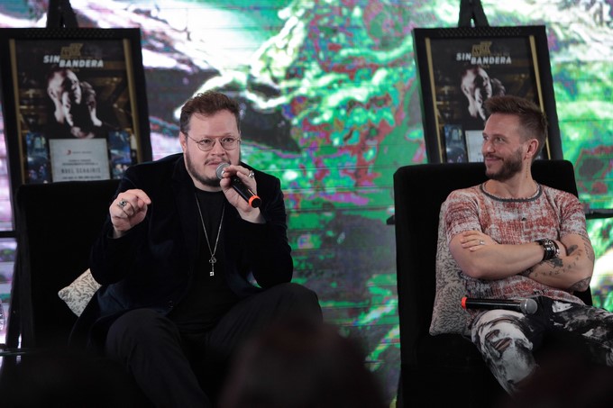 Los cantantes integrantes del grupo Sin Bandera Noel Schajris (d) y Leonel García (i) hablan hoy, miércoles 01 de marzo de 2017, durante una rueda de prensa, en la que presentaron su nuevo disco "Primera fila acústico" en Ciudad de México (México). EFE