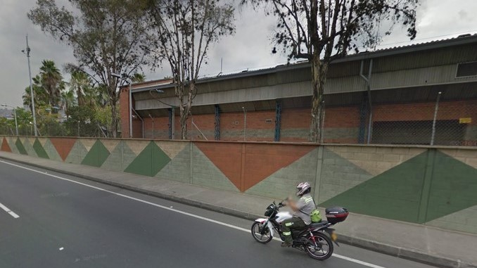 Muro externo de los talleres del Metro en Bello.