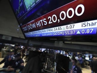 Indicadores Económicos para el 1 de noviembre 1 Agentes de Bolsa realizan su trabajo en el parqué de Nueva York. EFE/Archivo