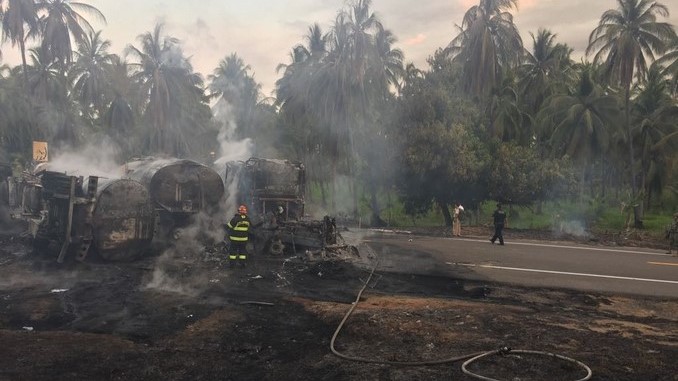 Accidente entre camión cisterna y bus en México deja 24 muertos