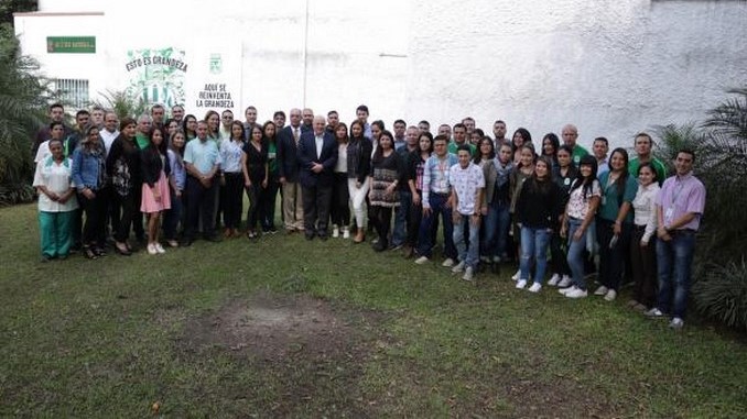 Andrés Botero fue presentado en la "familia verdolaga" 3 Andres Botero Copiar