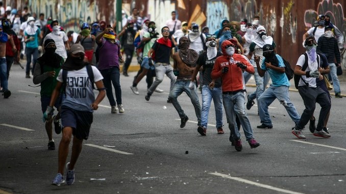 LAS FUERZAS DE SEGURIDAD DISPERSAN LAS MARCHAS OPOSITORAS EN CARACAS