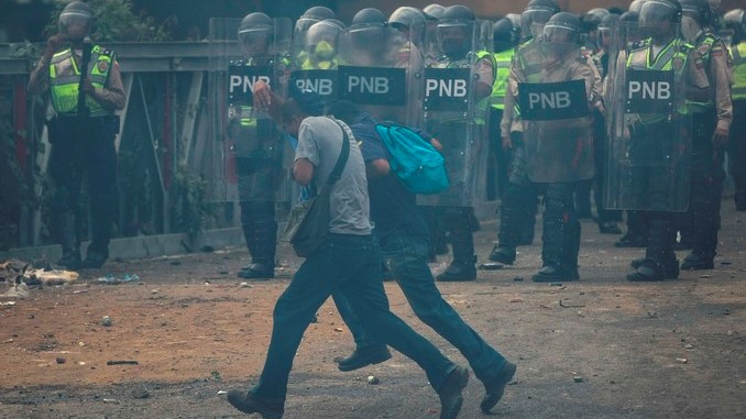 Juez ordena suspender nuevamente uso de gases lacrimógenos