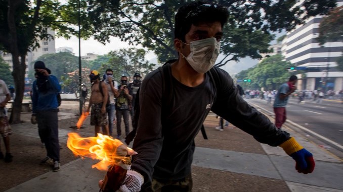 Choques de manifestantes con autoridades venezolanas