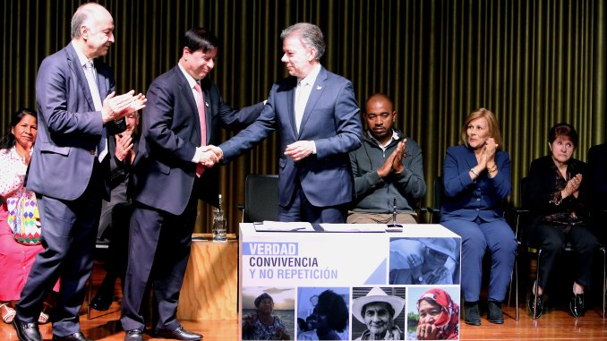 Fin del conflicto no solo es desarme sino admitir responsabilidad: Santos