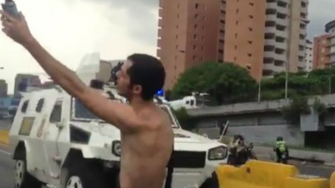 Manifestante_en_Venezuela