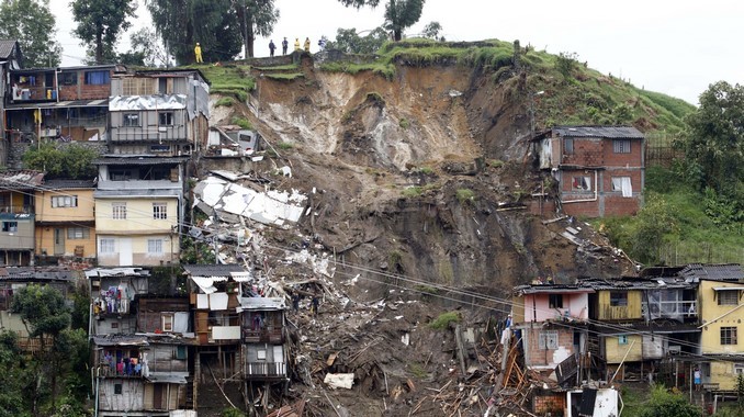 AL MENOS 11 MUERTOS POR LLUVIAS EN CIUDAD COLOMBIANA DE MANIZALES