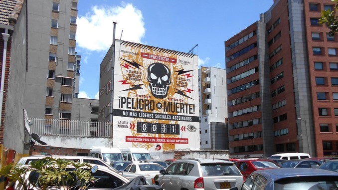 Artista denuncia con un gran mural en Bogotá el asesinato de líderes sociales