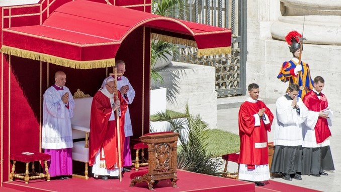 Pope Francis holds a Palm Sunday Mass in Saint Peter' Square