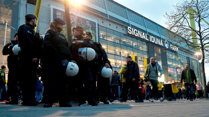 La UEFA revisa la situación en Dortmund tras las explosiones y el aplazamiento del partido