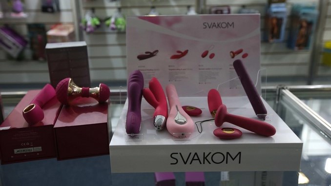Vibradores y productos para evangélicos compiten en feria erótica brasileña