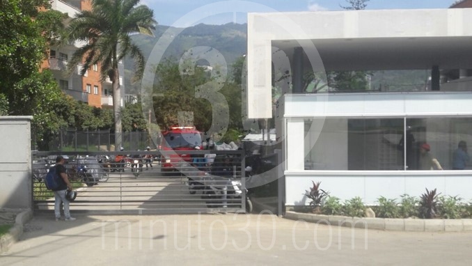 Accidente de grúa pluma en Bello.