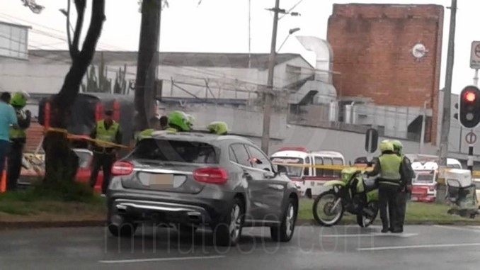 Asesinado dentro de camioneta en avenida Guayabal.