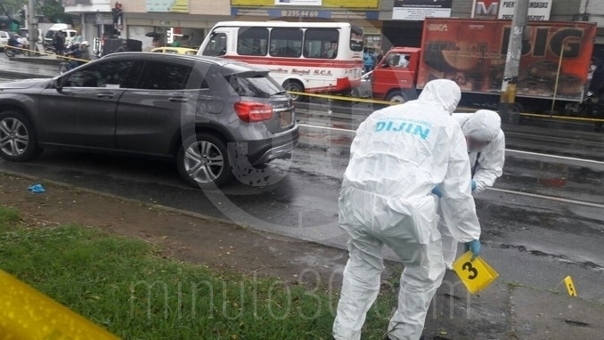 Asesinado dentro de camioneta en avenida Guayabal.