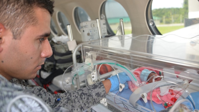 Fuerza Aérea trasladó a bebé indígena en grave estado de salud