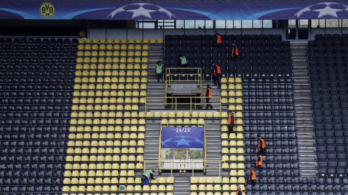EN FOTOS: La policía refuerza la seguridad en el estadio de Dortmund y prohíbe entrar con mochilas
