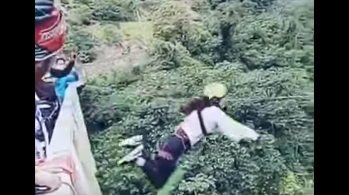 Salto de Bungee/ Captura tomada de Youtube: La Razón Digital Bolivia