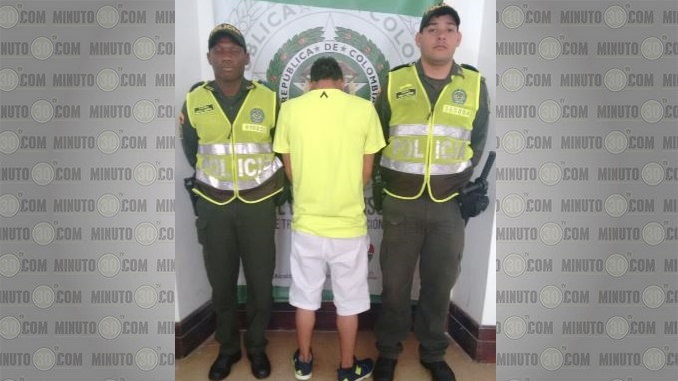 FOTOS: En el centro de Medellín atraparon a un presunto miembro del 'Clan del Golfo' 4 Captura de alias 'el Negro' en el centro de Medellín.