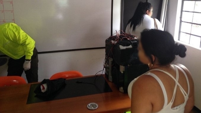 FOTOS Y VIDEO: Detenida representante legal de una corporación por presuntos nexos con 'la Oficina' 6 Capturada jefe política de la banda 'La Terraza'.