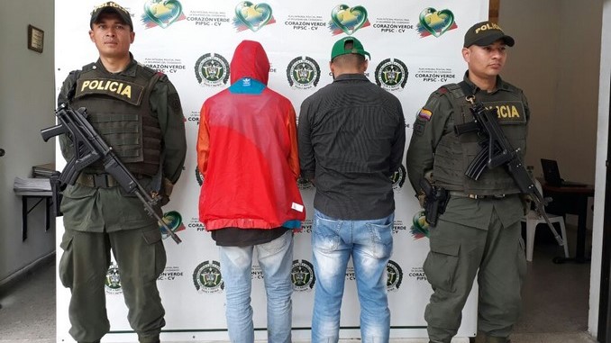 Presuntos ladrones de motos capturados en Porce.