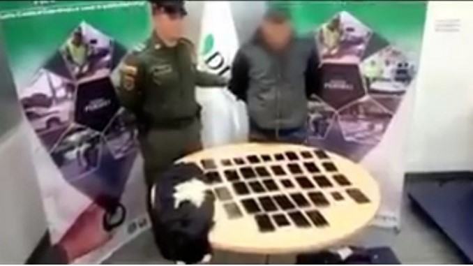 Celulares incautados en el aeropuerto El Dorado.