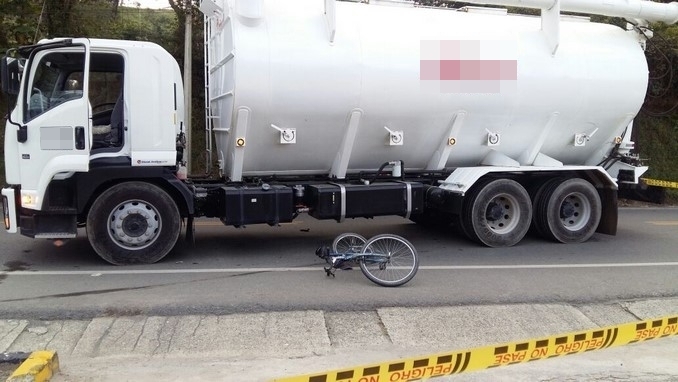 Ciclista muerto en la vía El Carmen de Viboral - Rionegro.