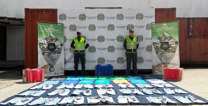 Confecciones de contrabando incautadas.
