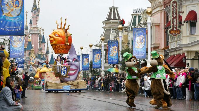 EN VIDEO: Disney París celebra su 25 aniversario con un gran espectáculo